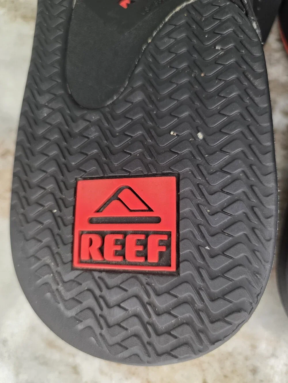 REEF Fanning Bottle Opener Flip Flops BLACK / Red Size 12